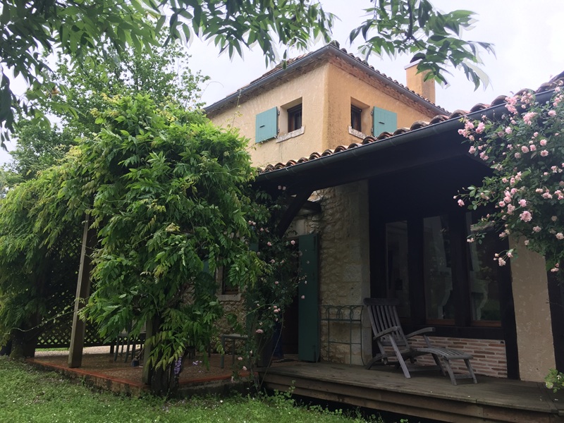 maison au milieu d un golf dordogne
